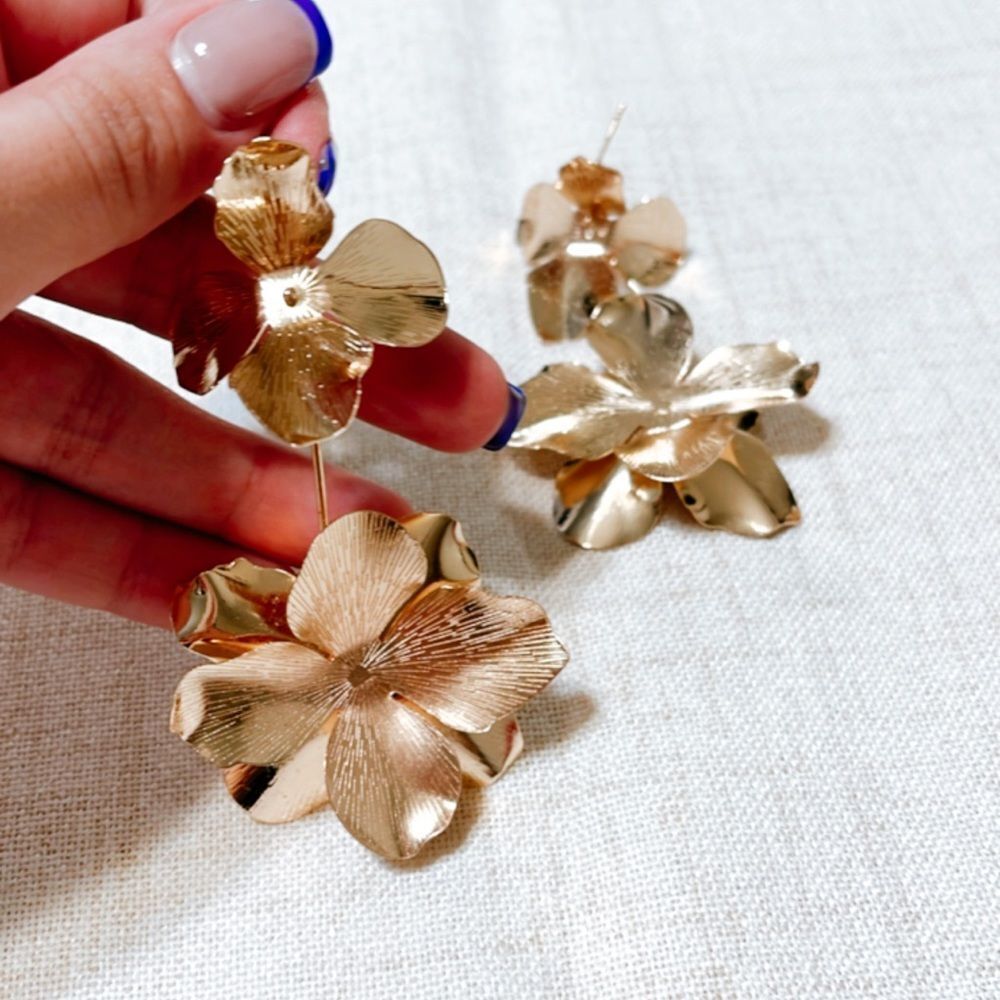 Zara Gold Floral Earrings Yellow Gold - Picture 5 of 7
